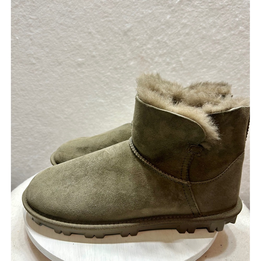 Kirkland Signature Women's Olive Green Suede Shearling Lined Ankle Boots Size 10